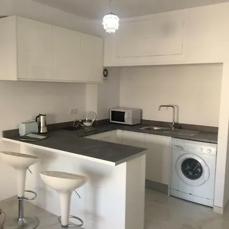 Beach Studio Apartment *