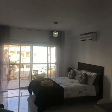 Beach Studio Apartment *